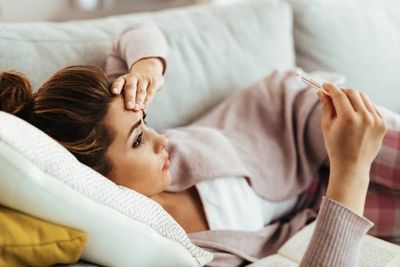 Escoliose: Sintomas, causas e como é o tratamento